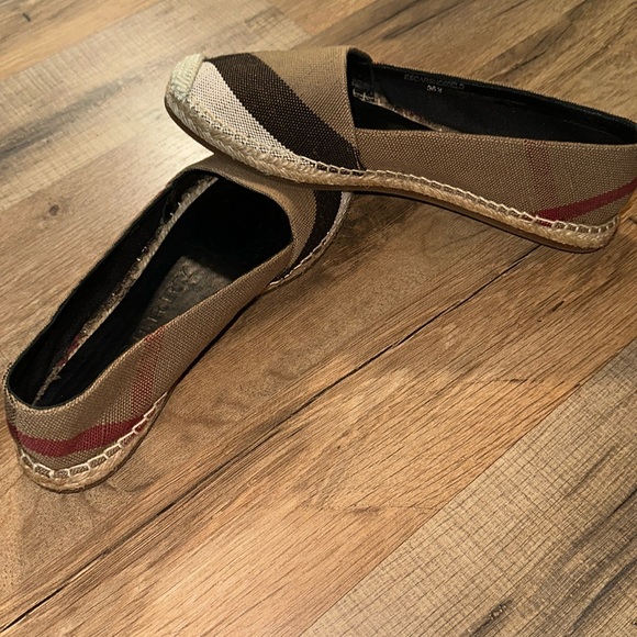 Burberry Flats in size 6/12 - Picture 4 of 4